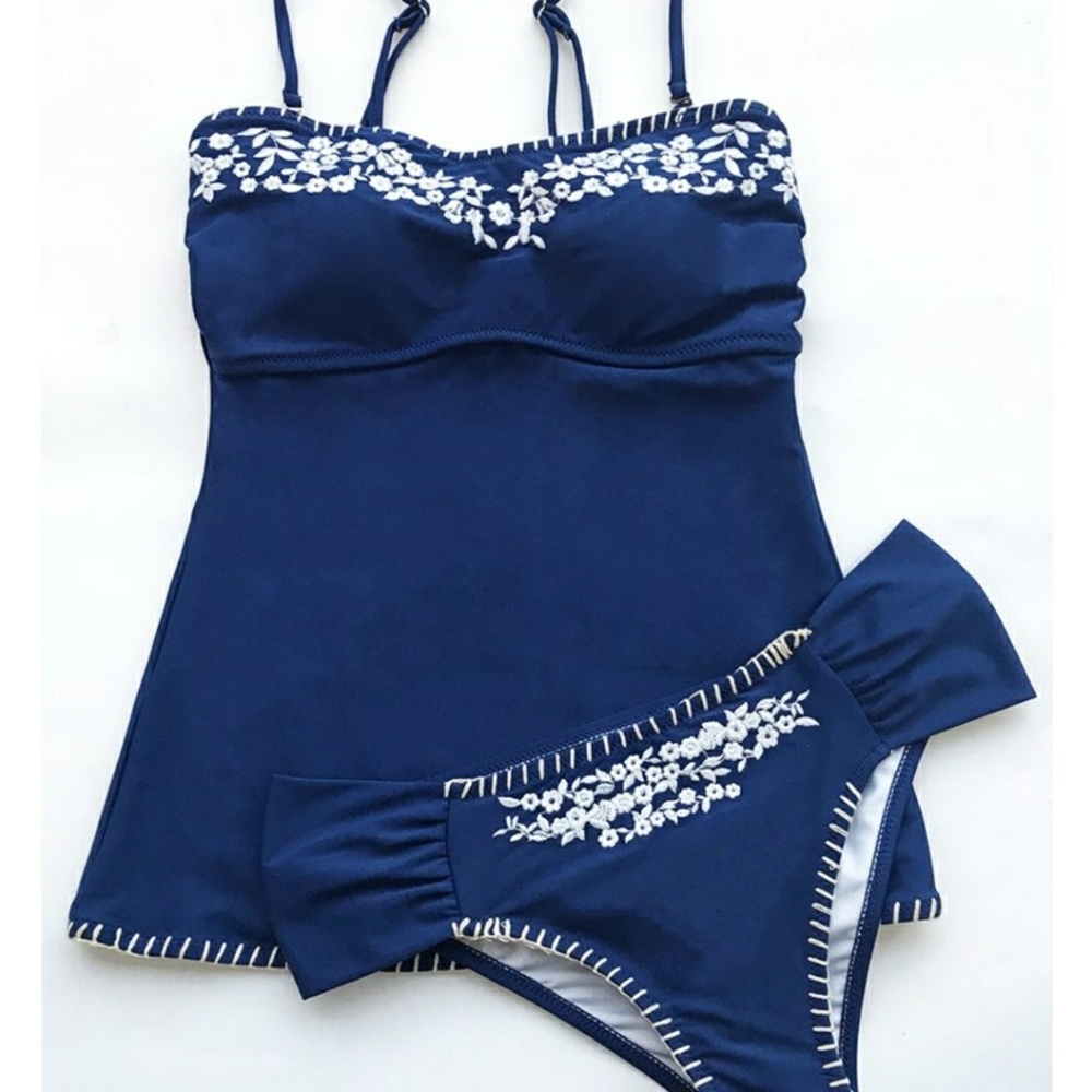 Cupshe tankini top and bottoms, Navy w/ cream